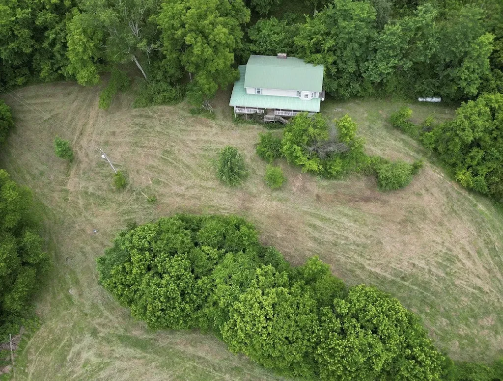 98 Hackett Valley Road Hickman TN 38567