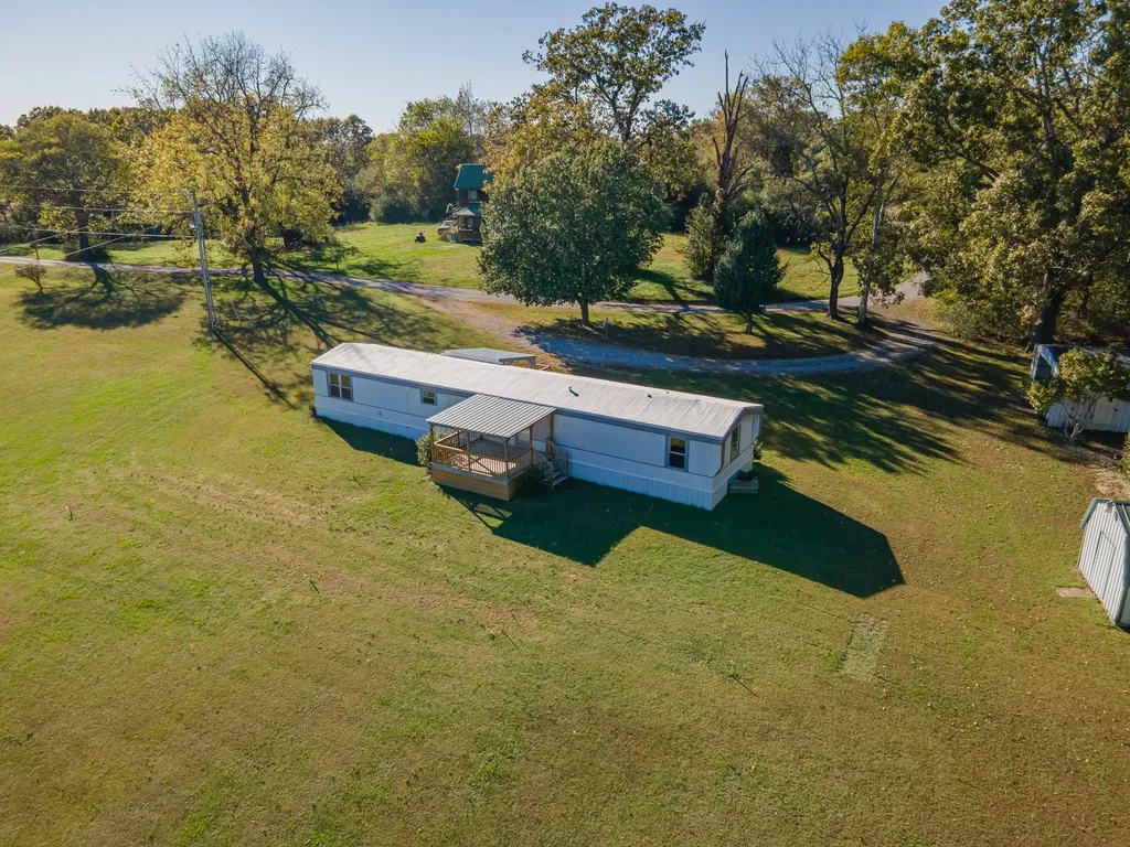 990 Community Road Nunnelly TN 37137