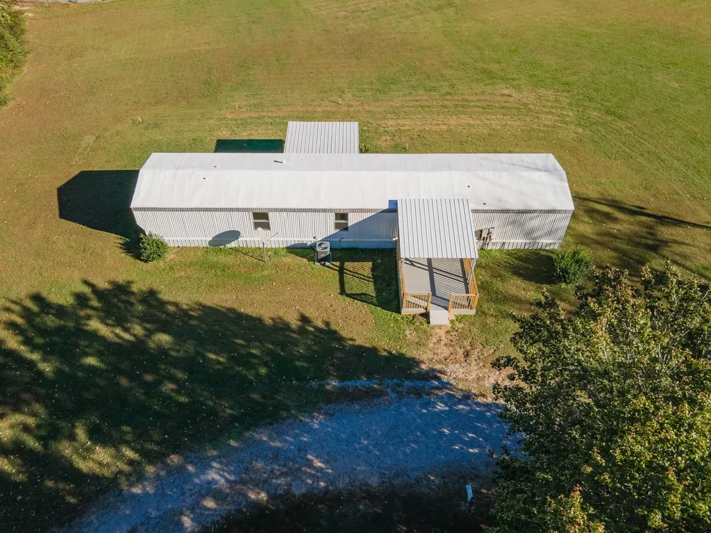 990 Community Road Nunnelly TN 37137