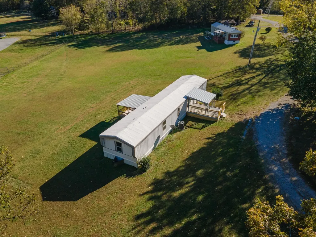990 Community Road Nunnelly TN 37137