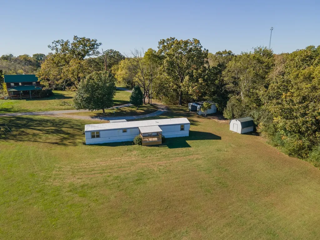 990 Community Road Nunnelly TN 37137