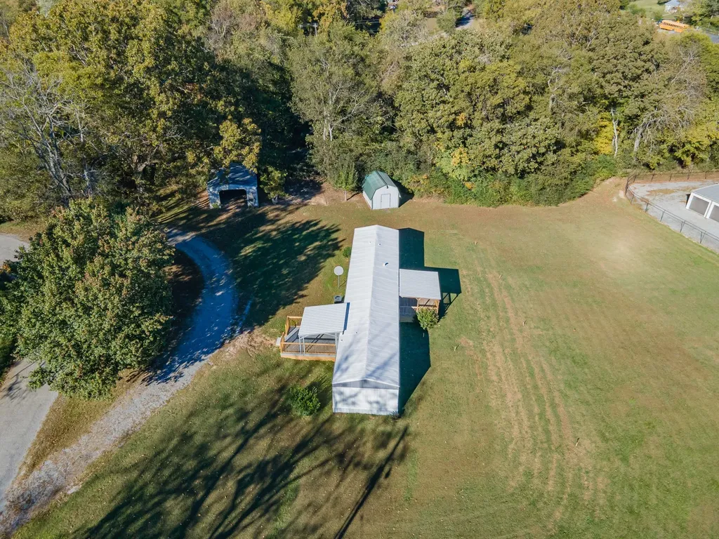 990 Community Road Nunnelly TN 37137