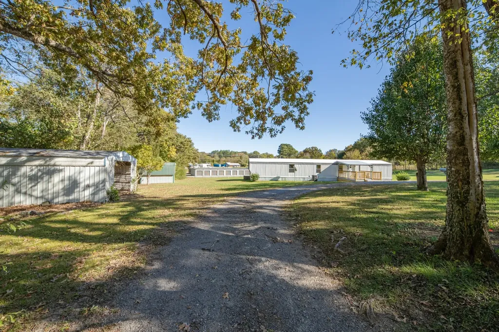 990 Community Road Nunnelly TN 37137