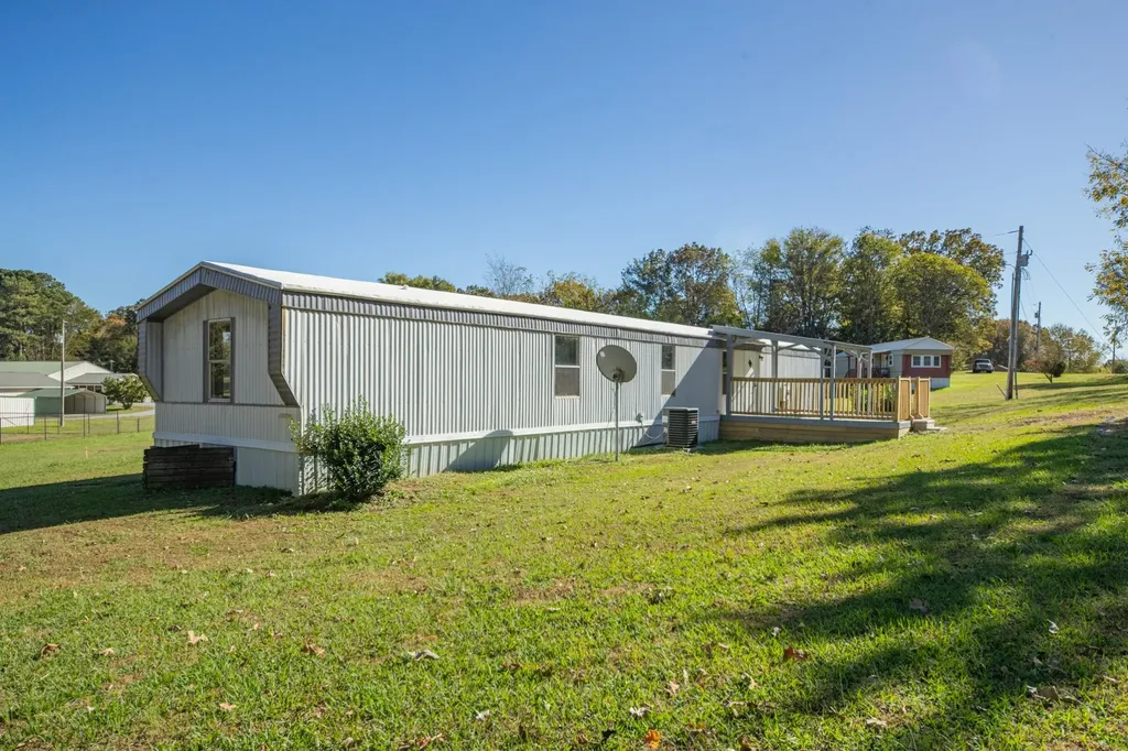 990 Community Road Nunnelly TN 37137