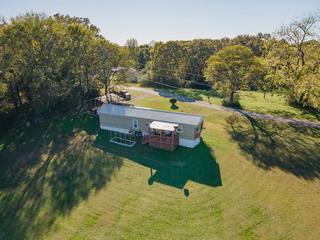 990 Community Road Nunnelly TN 37137