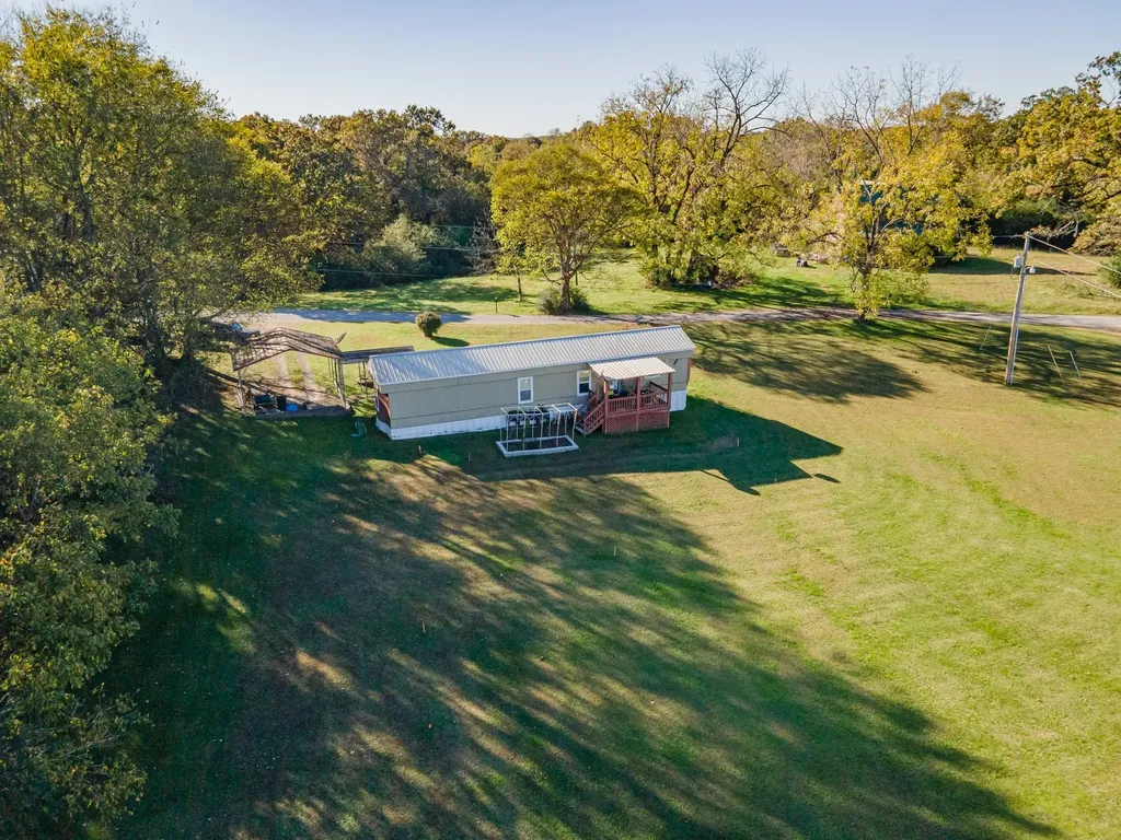 990 Community Road Nunnelly TN 37137