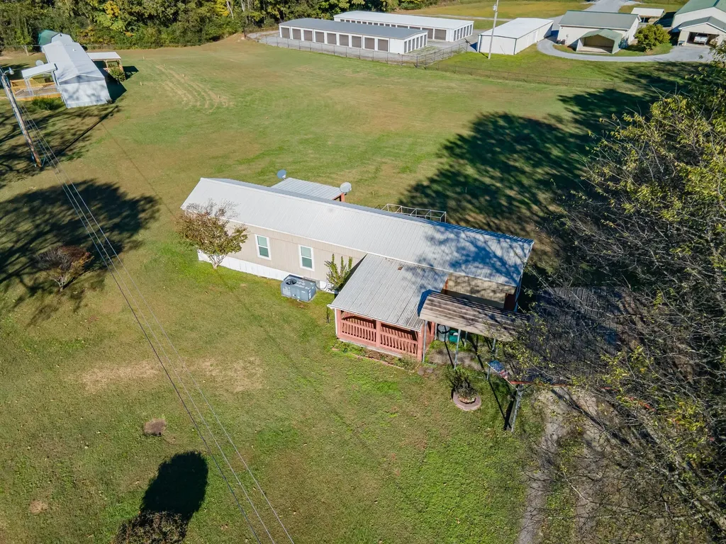 990 Community Road Nunnelly TN 37137