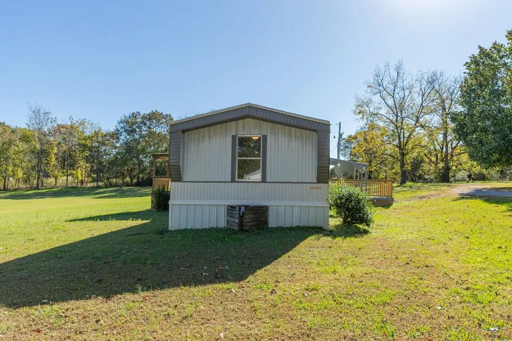 990 Community Road Nunnelly TN 37137