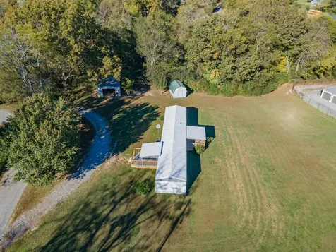 990 Community Road Nunnelly TN 37137