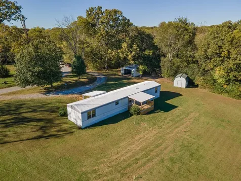 990 Community Road Nunnelly TN 37137
