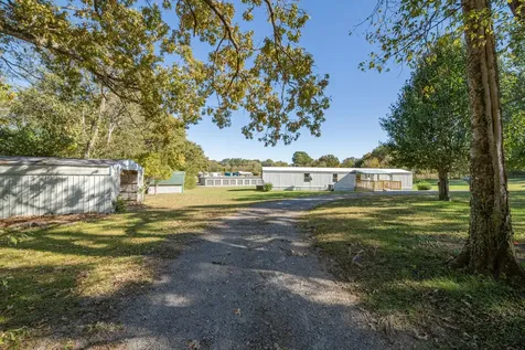 990 Community Road Nunnelly TN 37137