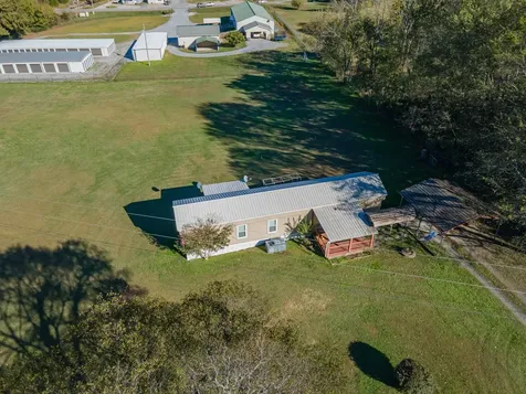 990 Community Road Nunnelly TN 37137