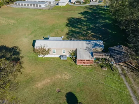 990 Community Road Nunnelly TN 37137