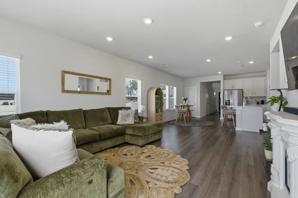 1752 Flora Grove Hermitage TN 37076