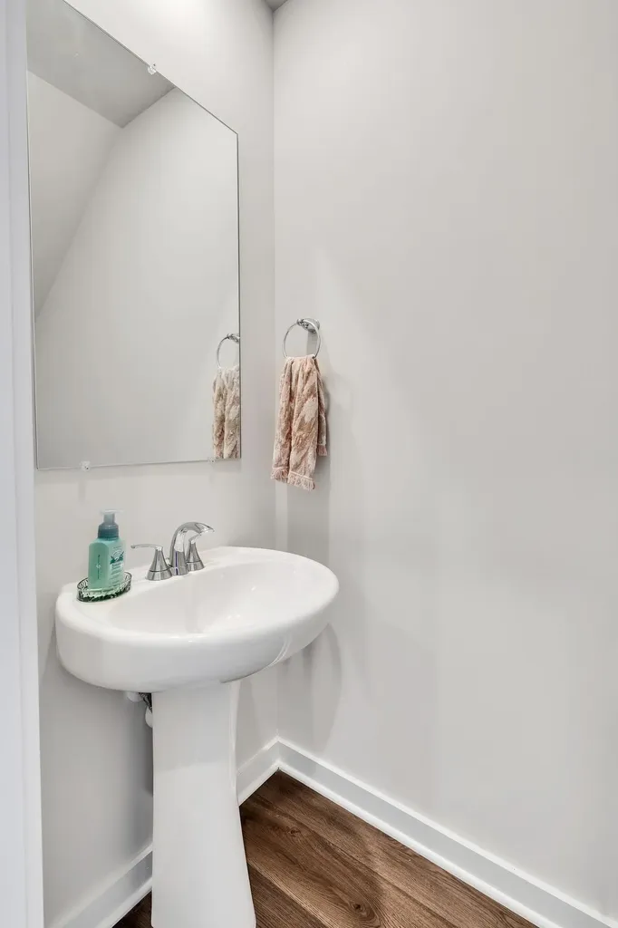 1752 Flora Grove Hermitage TN 37076