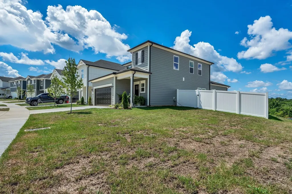 1752 Flora Grove Hermitage TN 37076