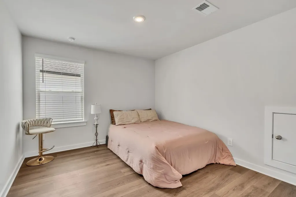 1752 Flora Grove Hermitage TN 37076
