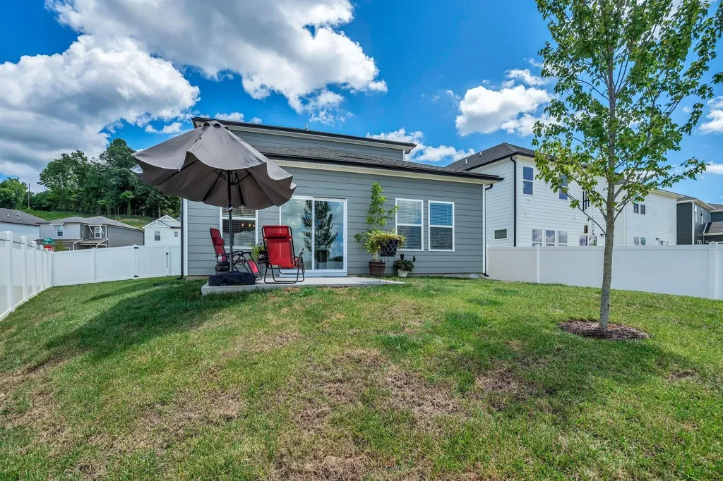 1752 Flora Grove Hermitage TN 37076