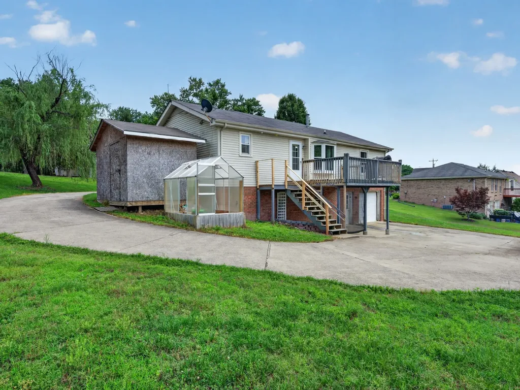 1914 Claymont Drive Clarksville TN 37040