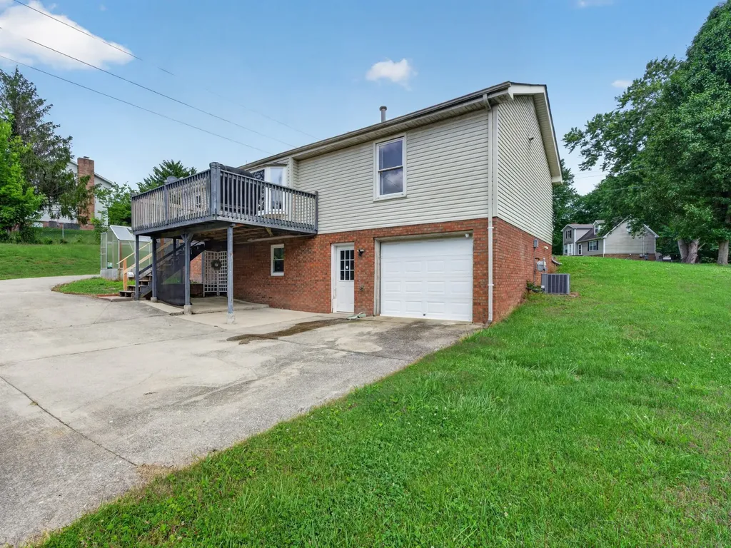 1914 Claymont Drive Clarksville TN 37040