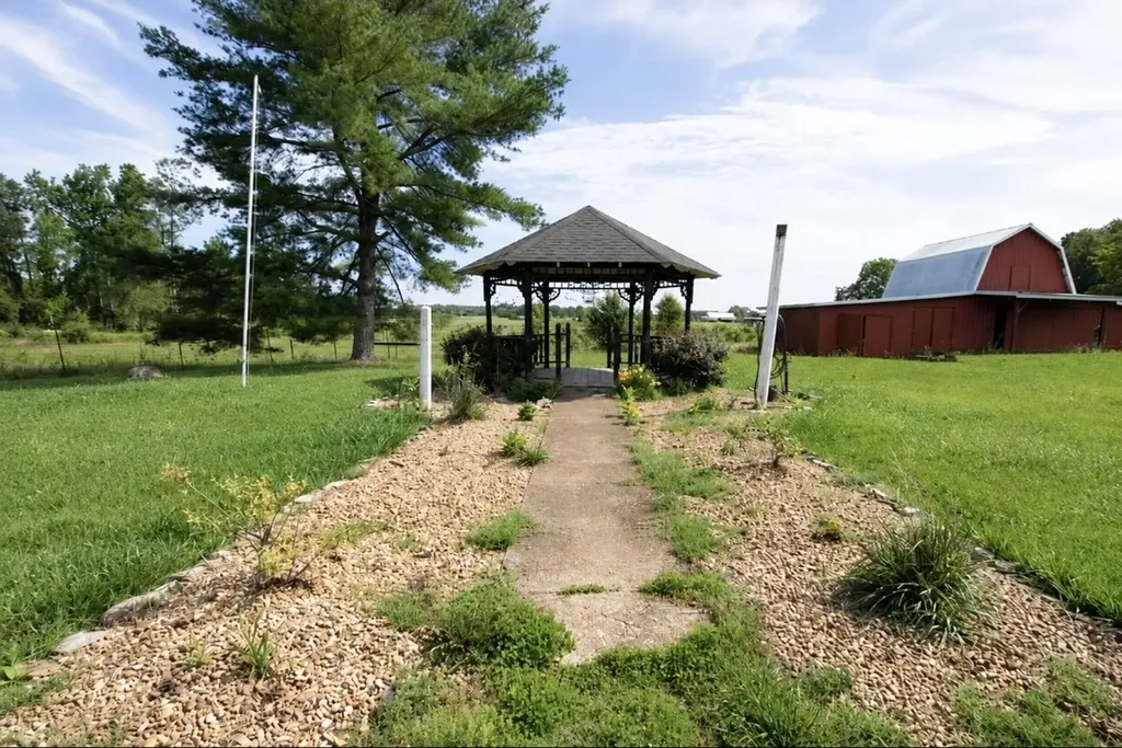 4232 Old Nashville Highway Mcminnville TN 37110