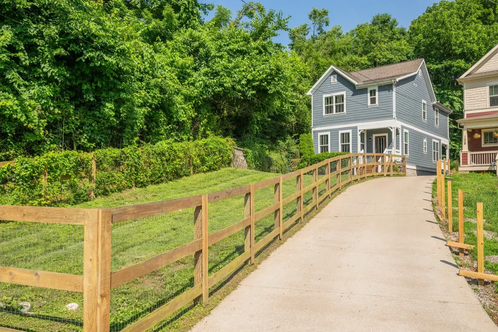 700 Eastland Court Nashville TN 37206