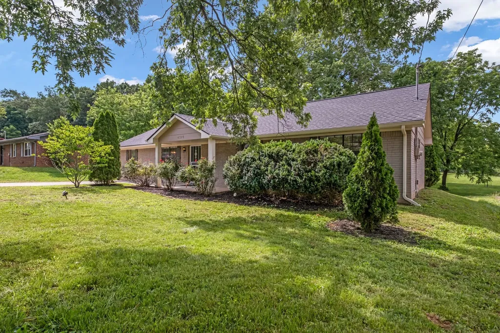 4320 Central Valley Drive Hermitage TN 37076