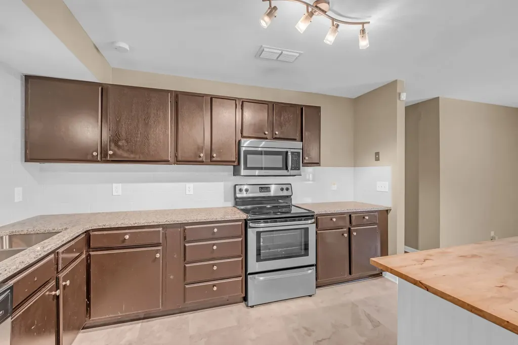 4320 Central Valley Drive Hermitage TN 37076