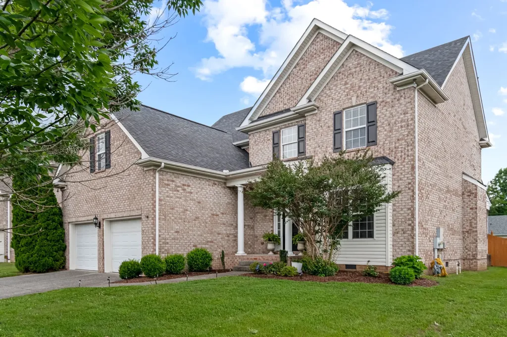 1018 Brixworth Drive Thompsons Station TN 37179