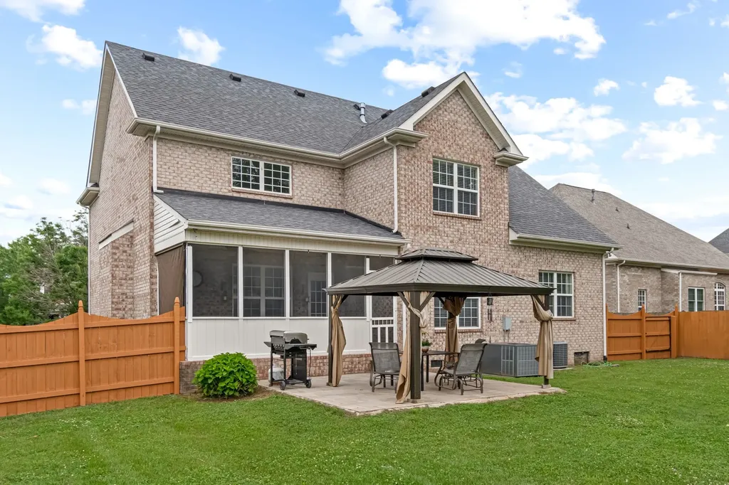 1018 Brixworth Drive Thompsons Station TN 37179