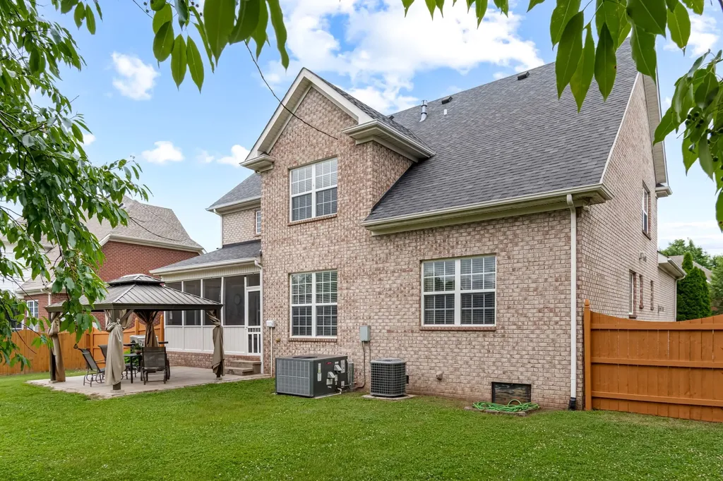 1018 Brixworth Drive Thompsons Station TN 37179