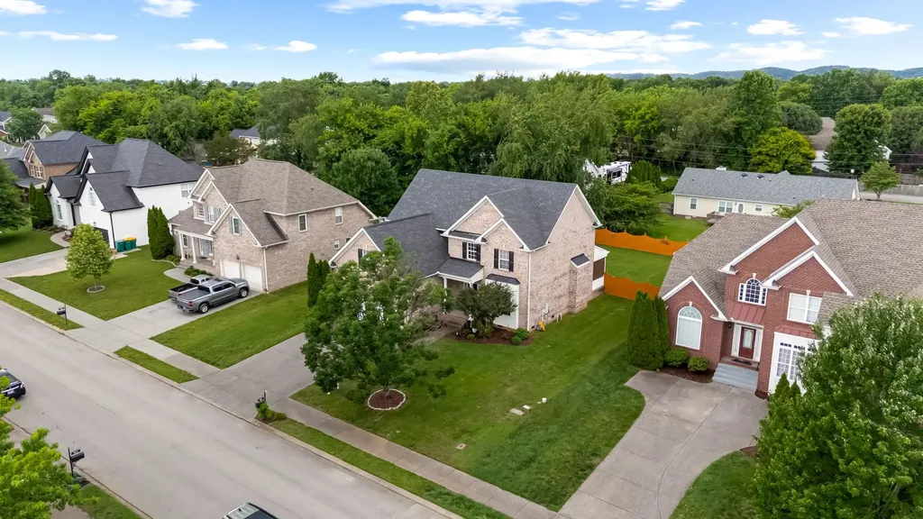 1018 Brixworth Drive Thompsons Station TN 37179