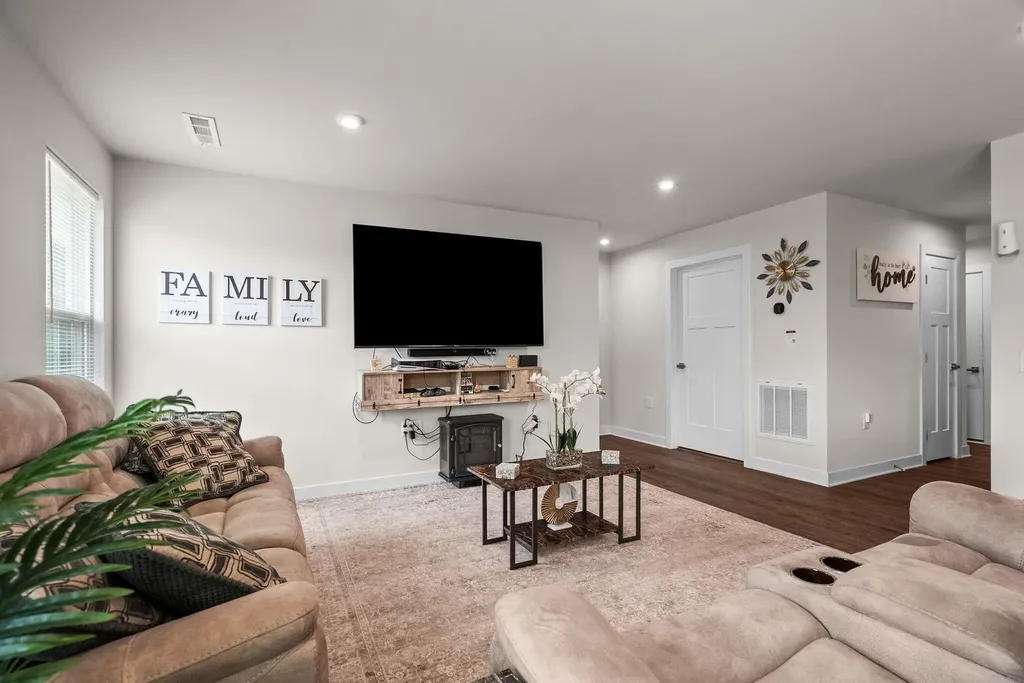 396 Streamview Drive White House TN 37188
