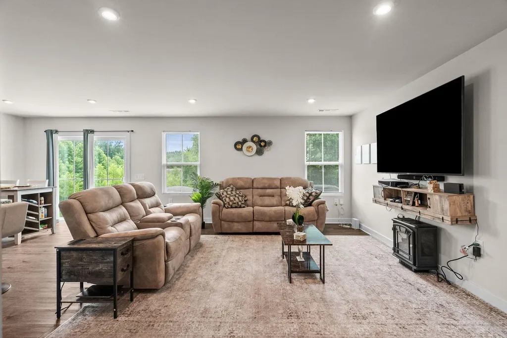 396 Streamview Drive White House TN 37188