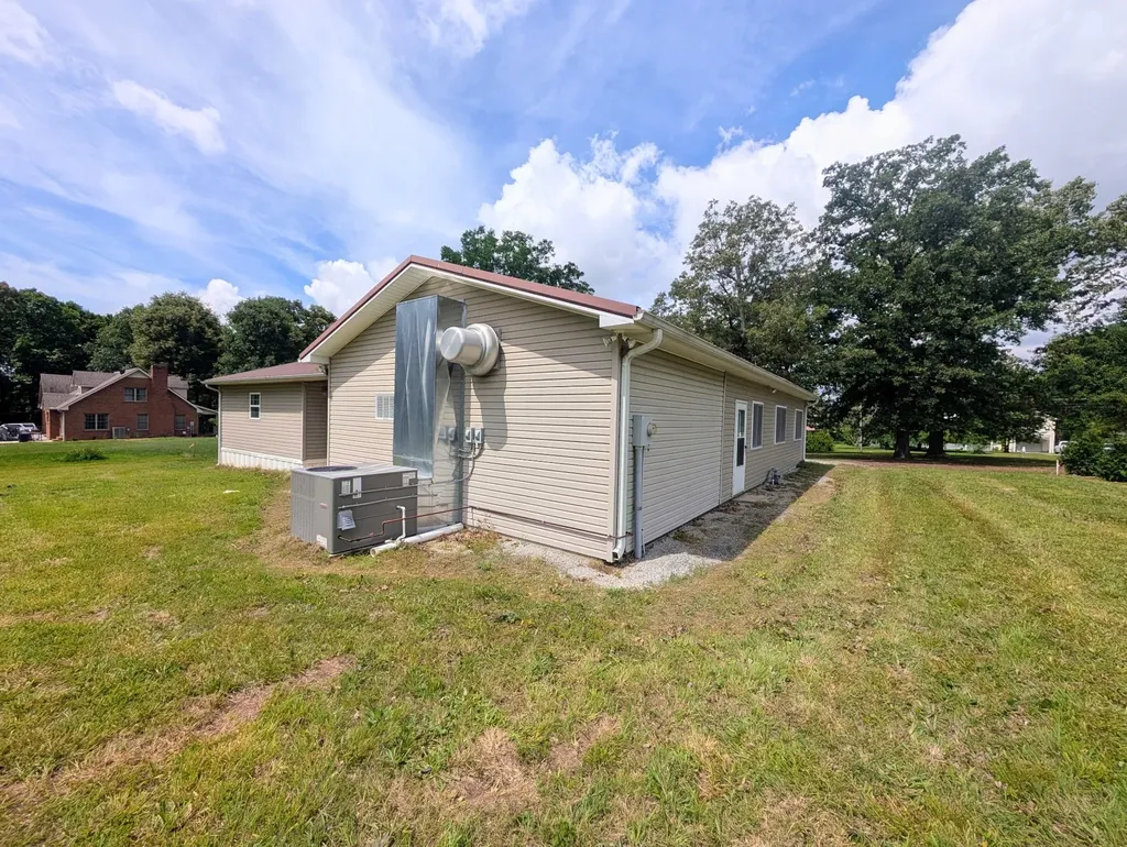 1168 W Green Hill Road Mc Minnville TN 37110
