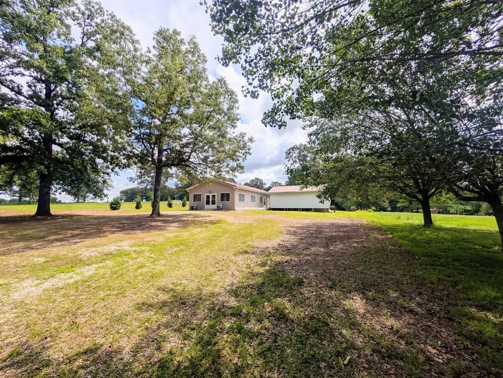 1168 W Green Hill Road Mc Minnville TN 37110