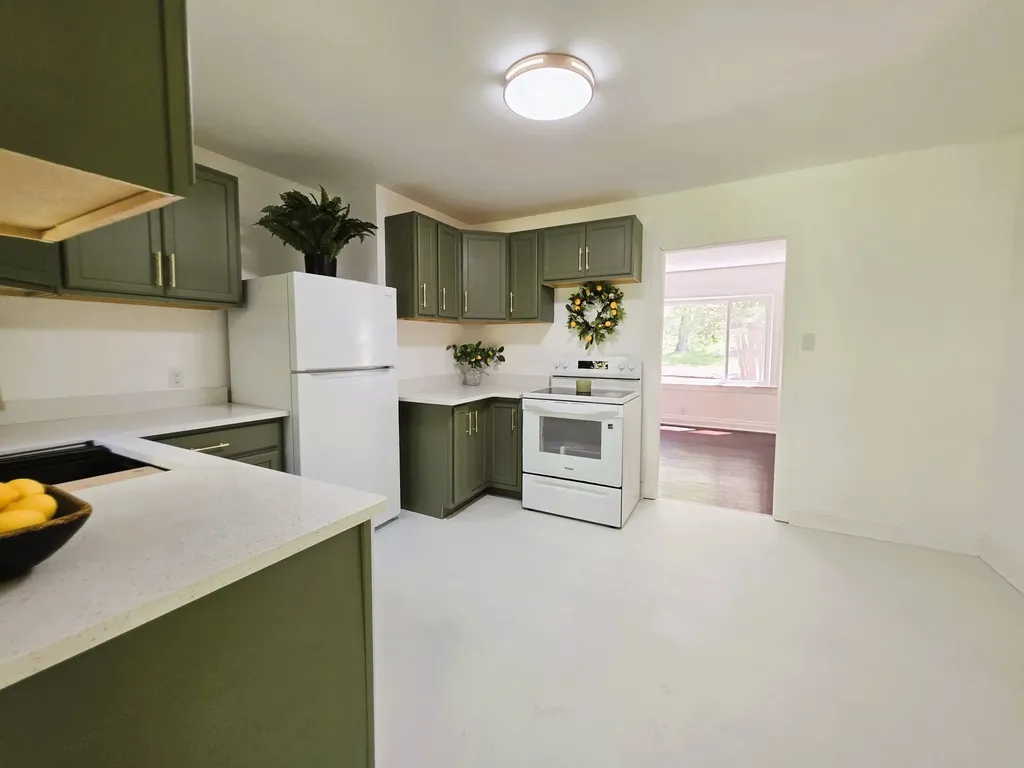 121 Turnpike Avenue Camden TN 38320