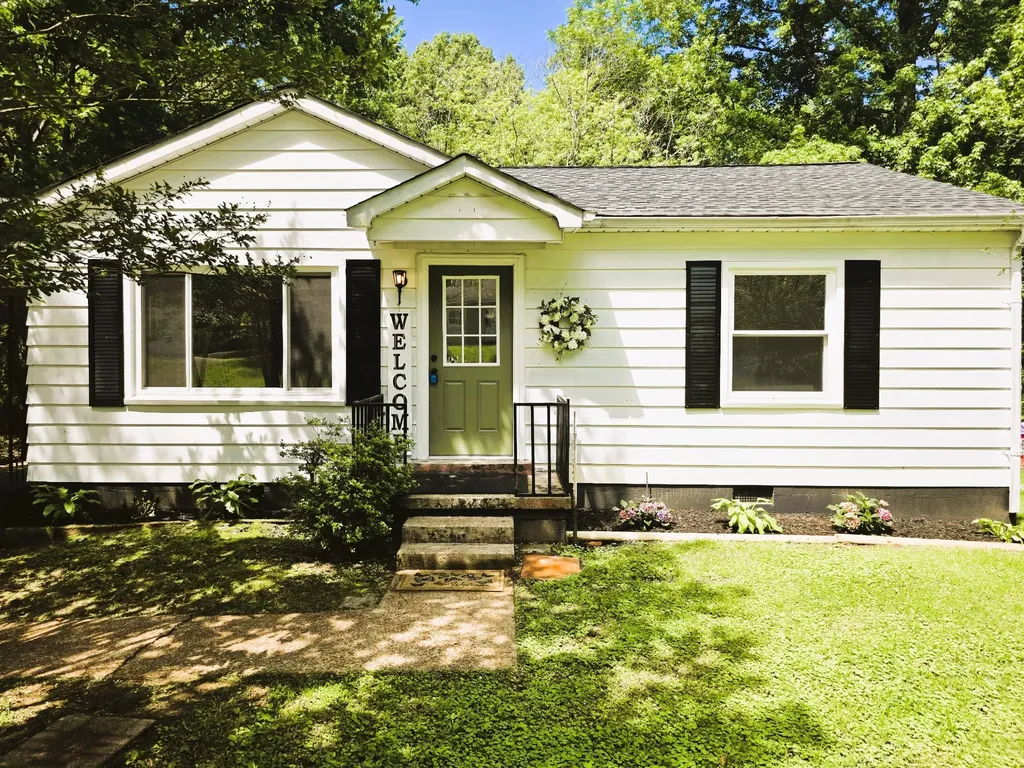 121 Turnpike Avenue Camden TN 38320