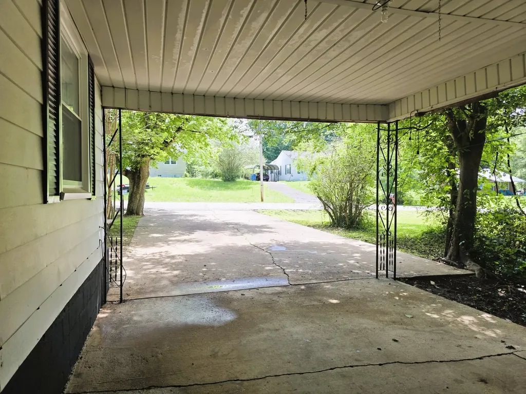 121 Turnpike Avenue Camden TN 38320