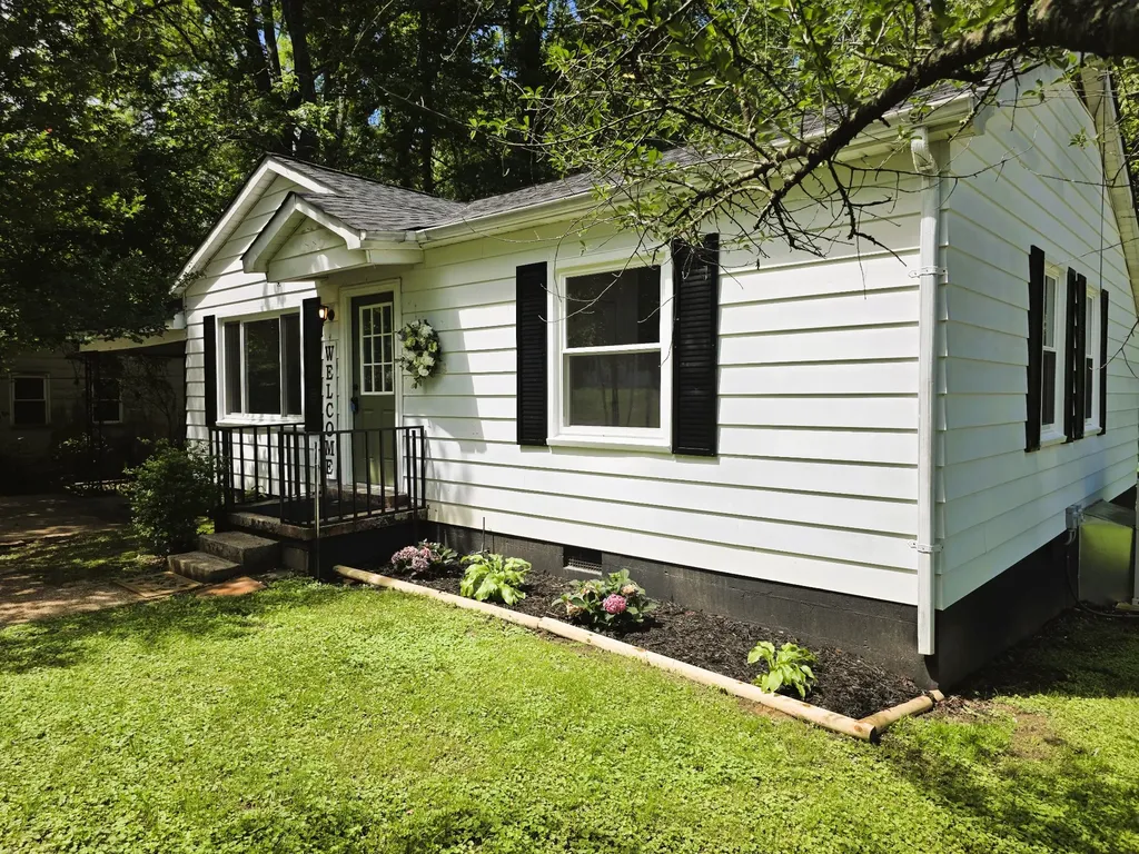 121 Turnpike Avenue Camden TN 38320