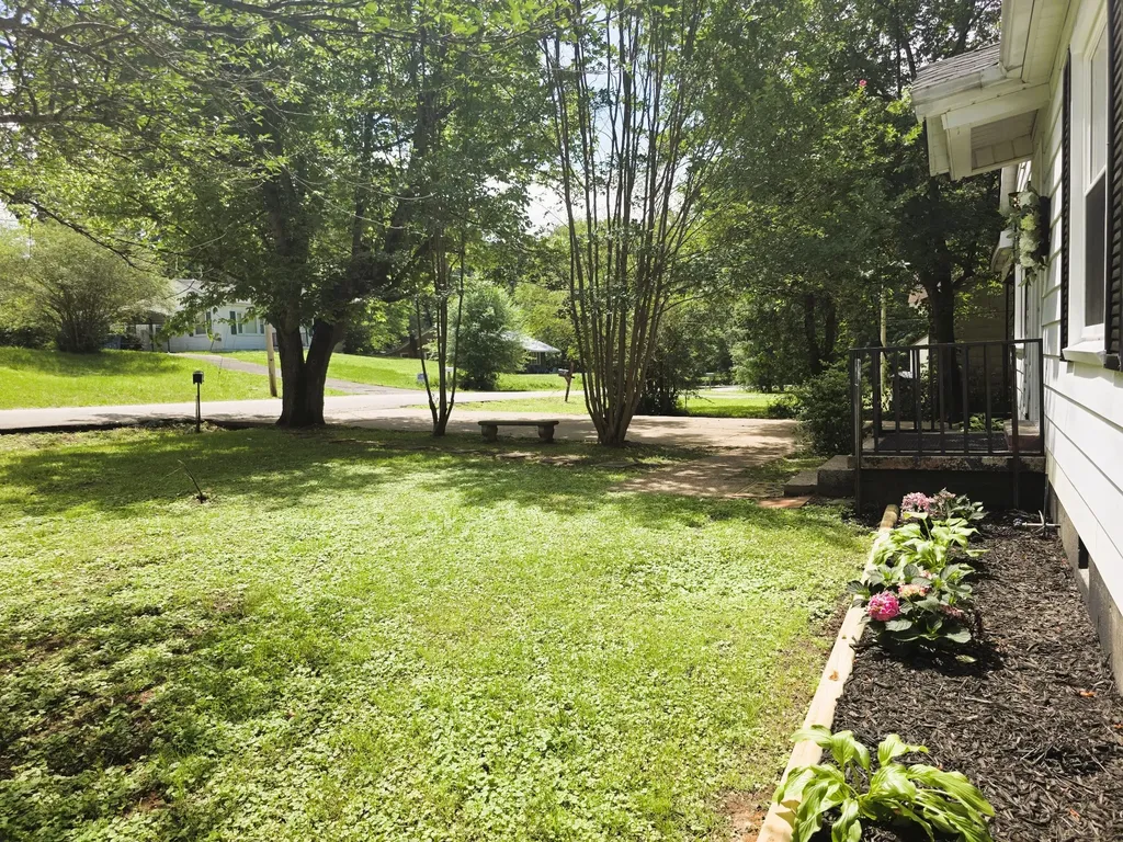 121 Turnpike Avenue Camden TN 38320