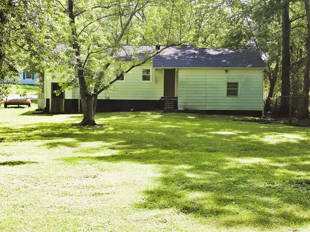 121 Turnpike Avenue Camden TN 38320