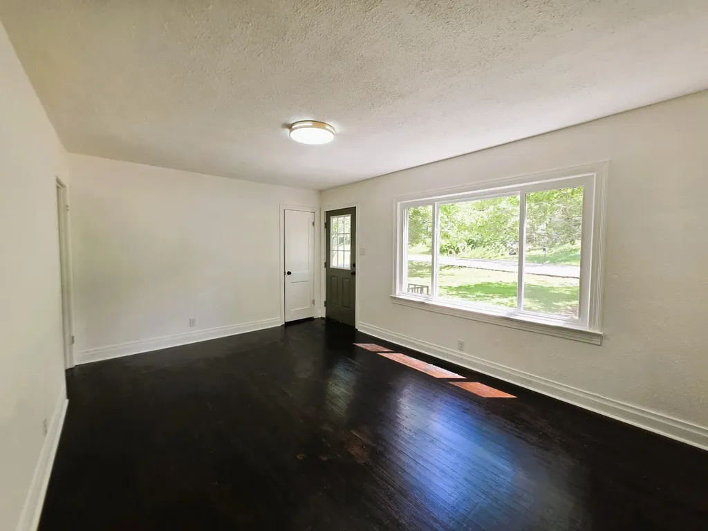121 Turnpike Avenue Camden TN 38320