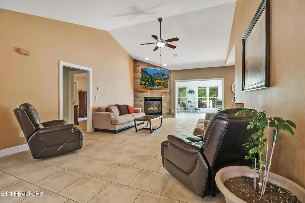 57 Inwood Terrace Crossville TN 38558