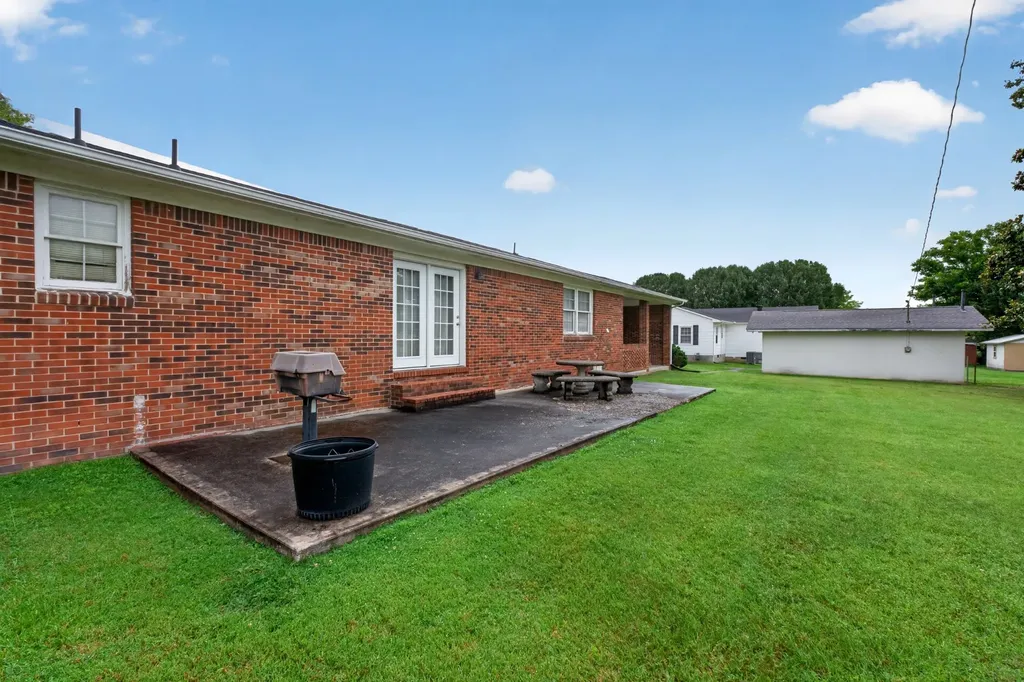 615 Cill Street Smithville TN 37166