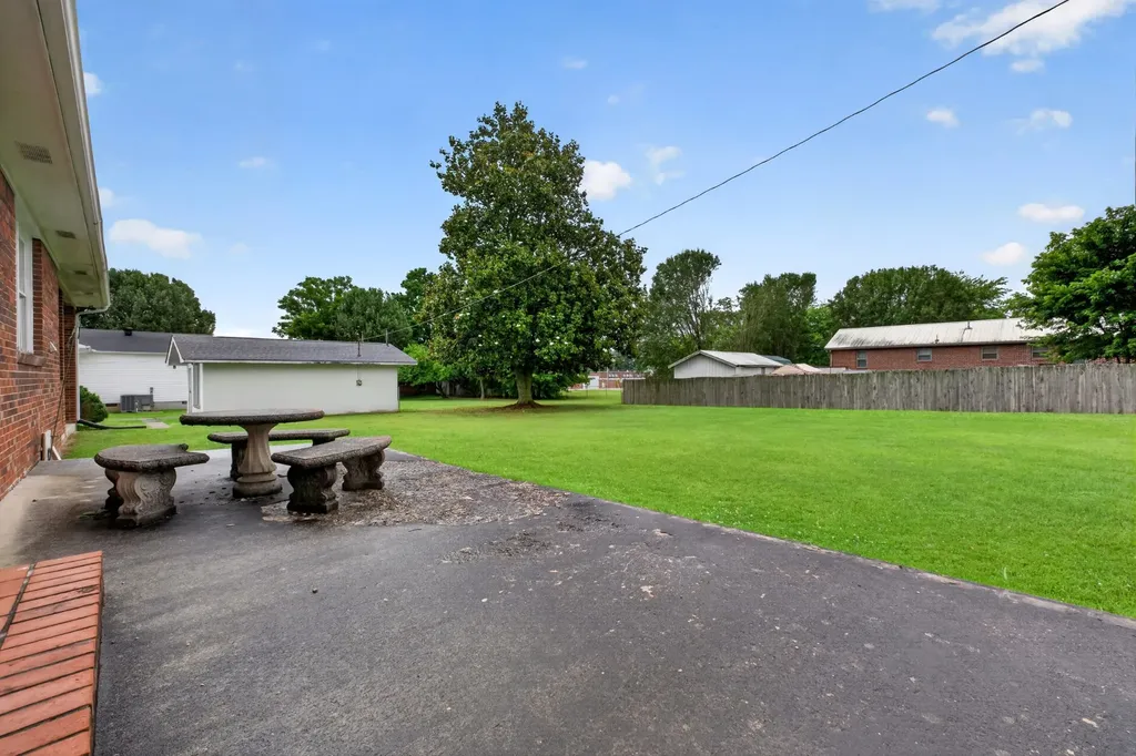 615 Cill Street Smithville TN 37166