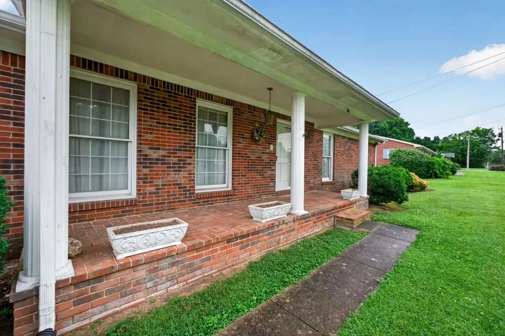 615 Cill Street Smithville TN 37166