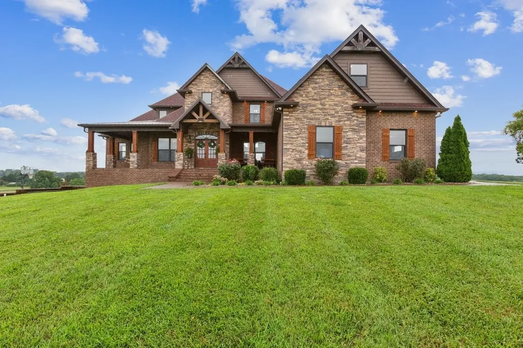 215 George Akins Road Westmoreland TN 37186