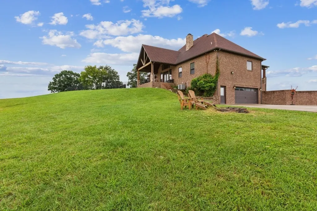 215 George Akins Road Westmoreland TN 37186