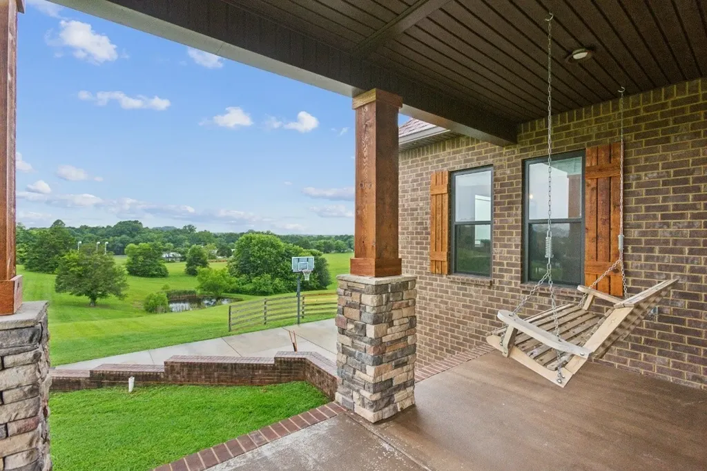 215 George Akins Road Westmoreland TN 37186